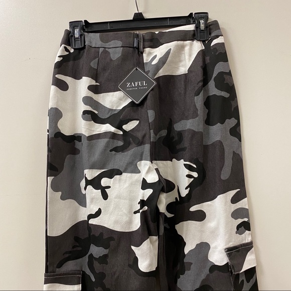 High Waisted Flap Pockets Jogger Pants - Picture 6 of 8